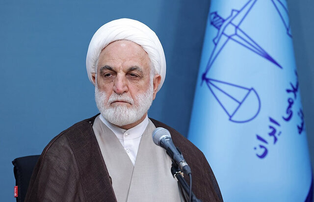 دشمن به برجسته کردن مسائل معیشتی و اقتصادی دل بسته است/ با کسانی که از شرایط موجود سوءاستفاده کنند برخورد قاطع میشود