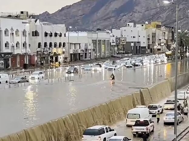 بارندگی سیلآسا در عربستان؛ صدور هشدار قرمز برای مکه، مدینه و جده