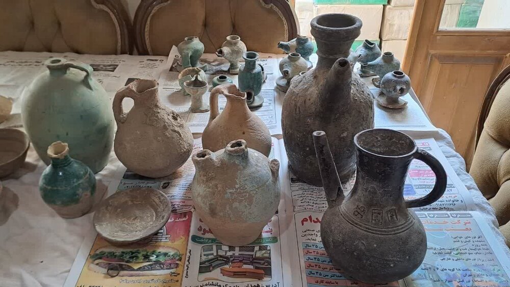 خانواده ملایری ۵۹ شیء تاریخی را به میراثفرهنگی اهداء کرد