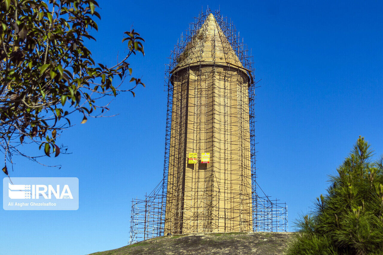 بلندترین برج آجری جهان تا کی باید میان داربستها باشد؟