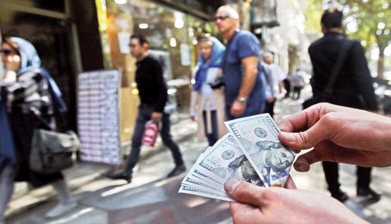 پیشبینی مهم یک کارشناس درباره نرخ ارز در سال جدید/ دارابی: این دردسر بزرگ بازار ارز را تهدید میکند