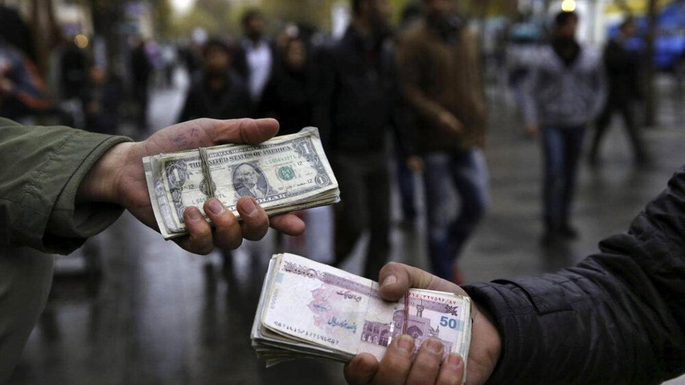 پیشبینی جالب یک اقتصاددان از نرخ ارز در بازار/ عدد دلار در نیمه دوم سال مشخص شد
