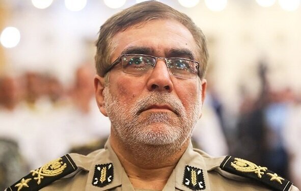 مقام بلندپایه ارتش: اینکه بگوییم مسئولین ما خلافکار و دزدند باعث میشود جوان ما در ایران نماند /استاد به دانشجوی نخبه میگوید تو بی عقلی که ماندهای