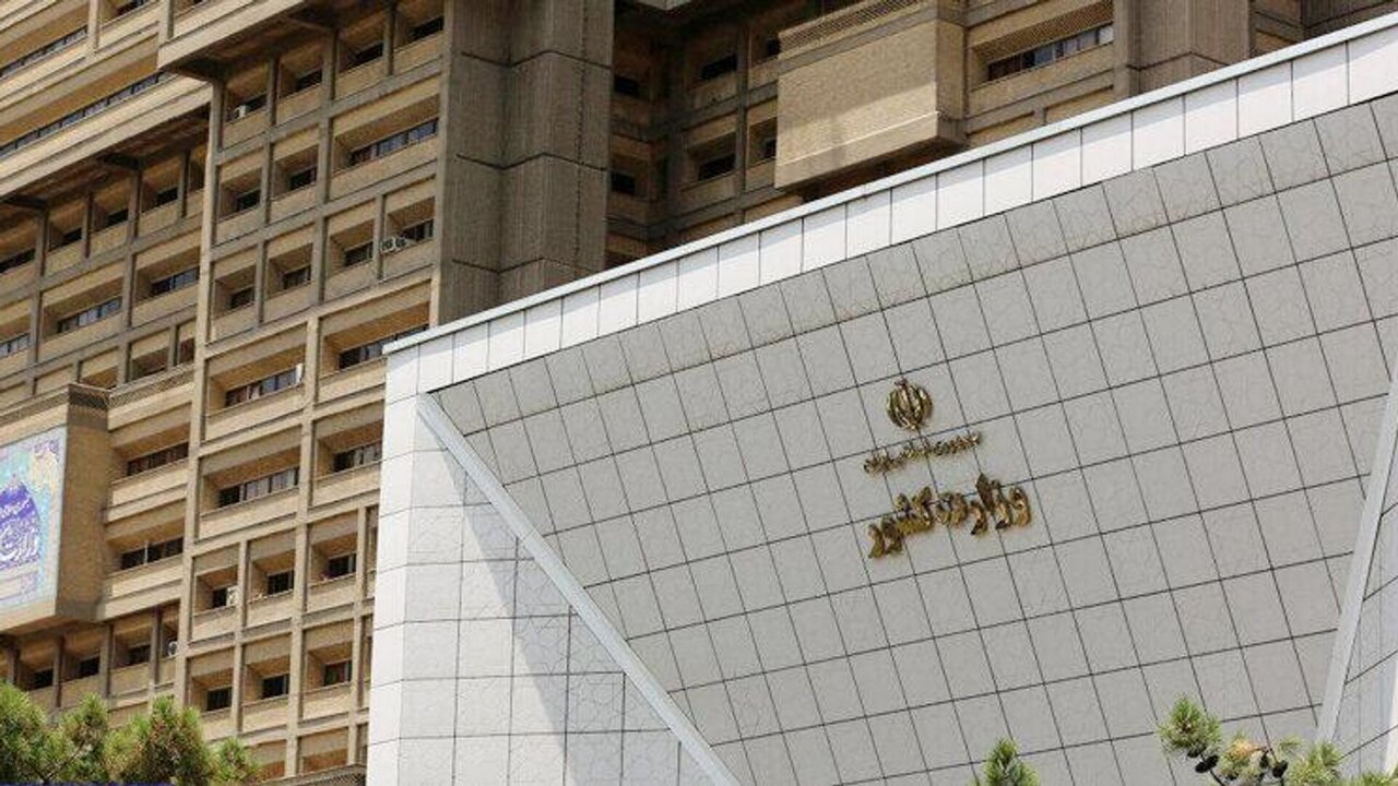 بروجردی: پزشکیان بدون مشورت با رهبری وزیر کشور معرفی نمیکند/در مورد وزارتخانهها با پزشکیان رایزنی کردیم