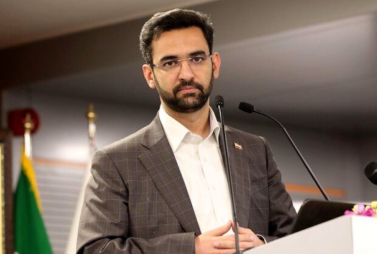 آذری جهرمی: گفتند میدانیم متهم به پرسپولیسی بودنی گفتم متهم نه مفتخر به پرسپولیسی بودنم /پیشنهاد وزارت ارتباطات و وزارت ورزش را نپذیرفتم