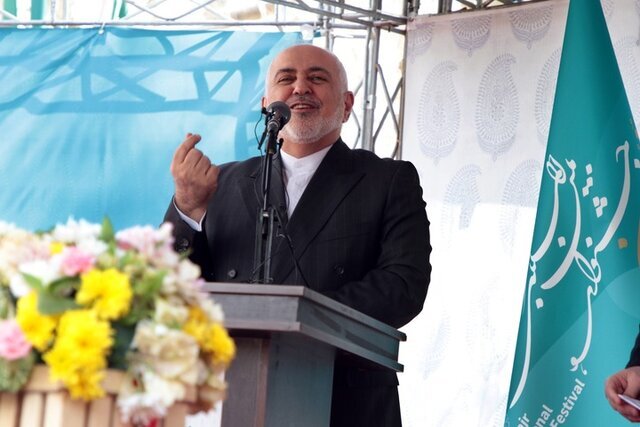 ظریف: کسی نمیتواند یک ایرانی را تهدید یا تحقیر کند/ مردم ایران از هیچ، هنر، زیبایی و اقتصاد میآفرینند