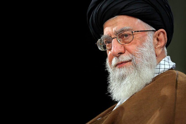 حضور رهبر انقلاب در منزل رئیس‌جمهور شهیدحجت‌الاسلام‌والمسلمین رئیسی