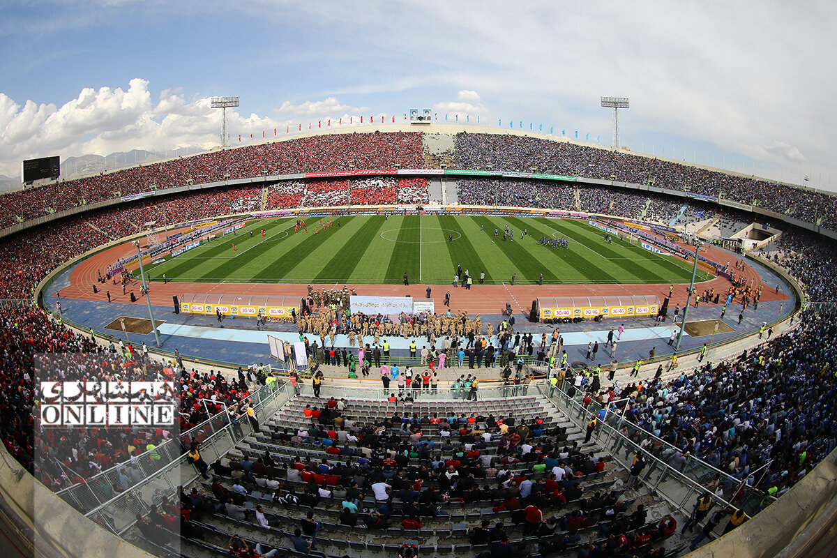 لحظه ورود تماشاگران به ورزشگاه آزادی برای تماشای بازی ایران و ترکمنستان | ببینید