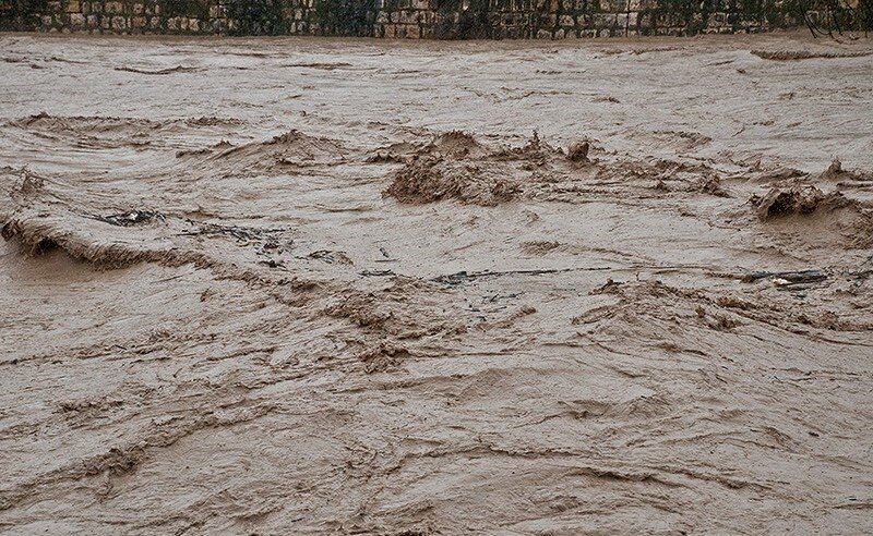 تصاویر شدت بارش ها و راه افتادن سیلاب در اهواز