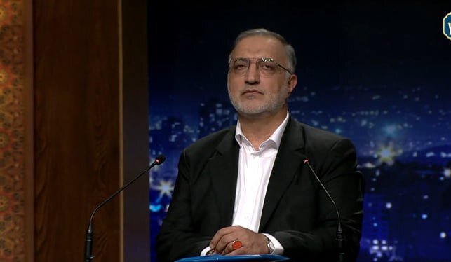 زاکانی رفتنی است؟/ از روزی که چمران گفت «به این کارزارها توجه نکنید» تا این صحبتهای تند شورای شهریها علیه زاکانی