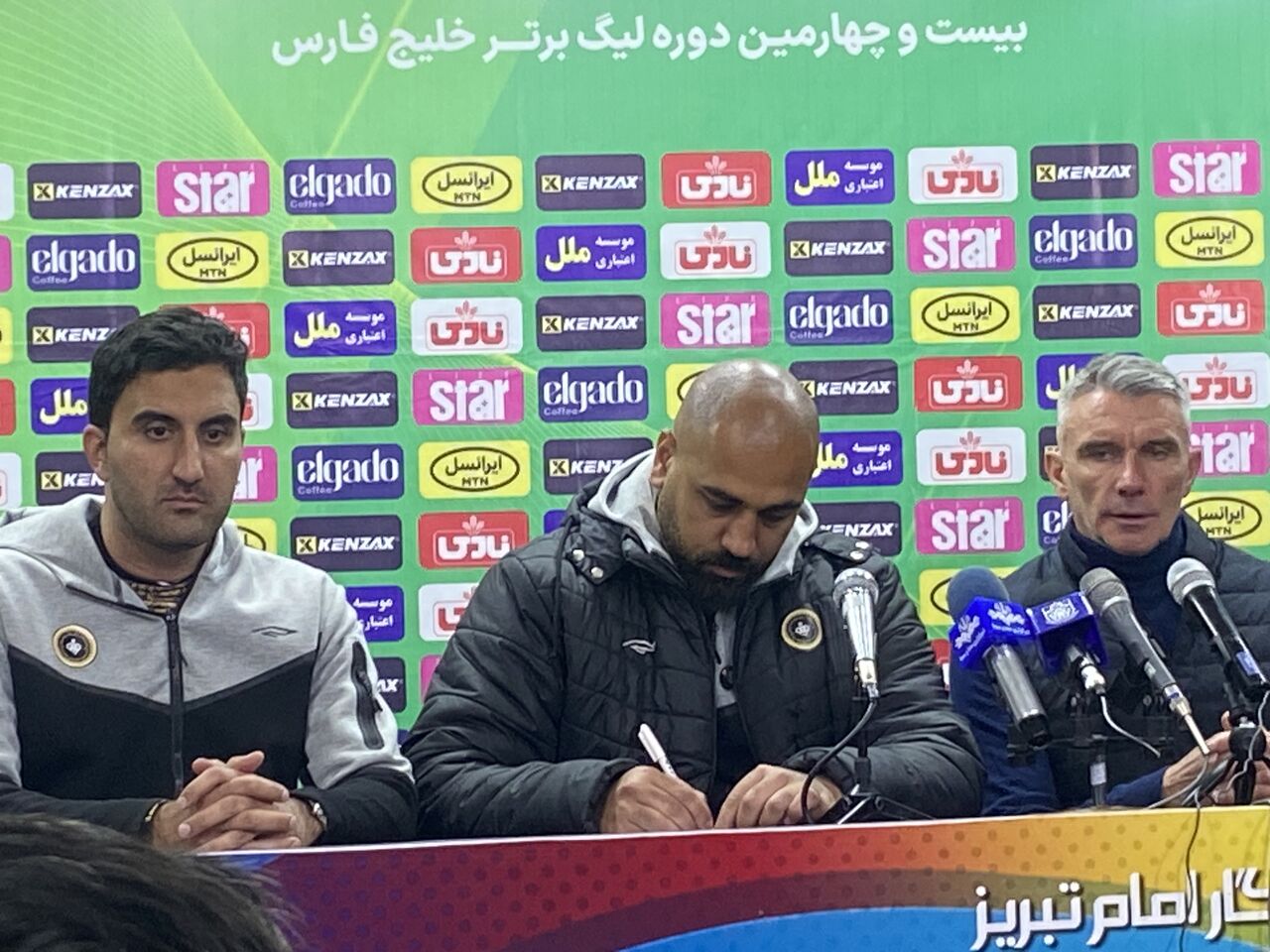 سرمربی سپاهان: خوشحال شدیم بازی را بدون گل خورده ترک کردیم