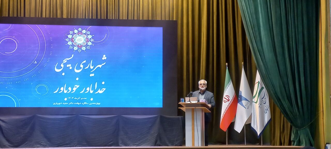 رئیس دانشگاه آزاد اسلامی: غرب از پیشرفتهای علمی ایران هراس دارد