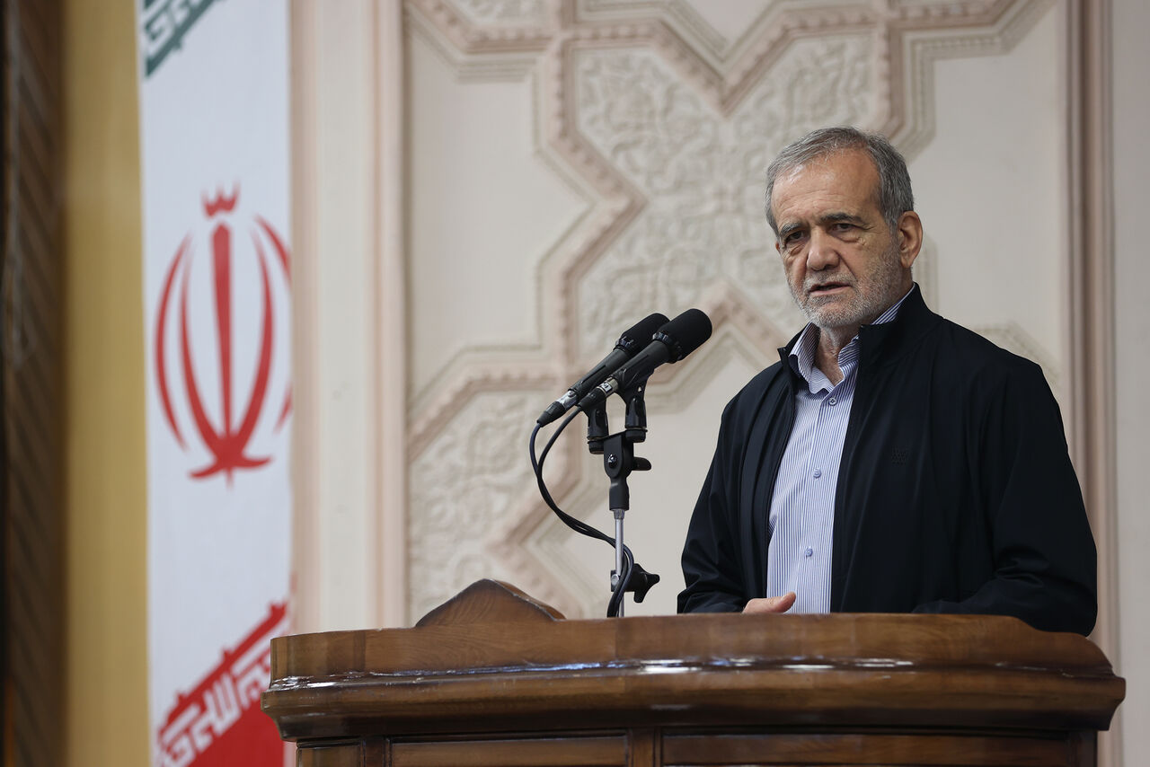 پزشکیان: نتیجه عمل وزارت اطلاعات باید حفظ سرمایههای مادی و معنوی کشور باشد