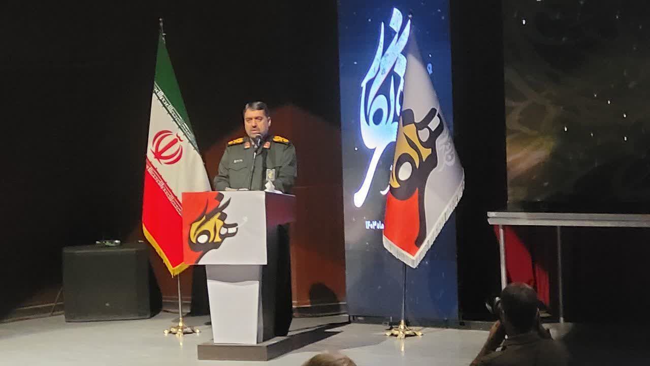 هنرمندان در خنثیسازی توطئه دشمن، نقش ویژهای دارند