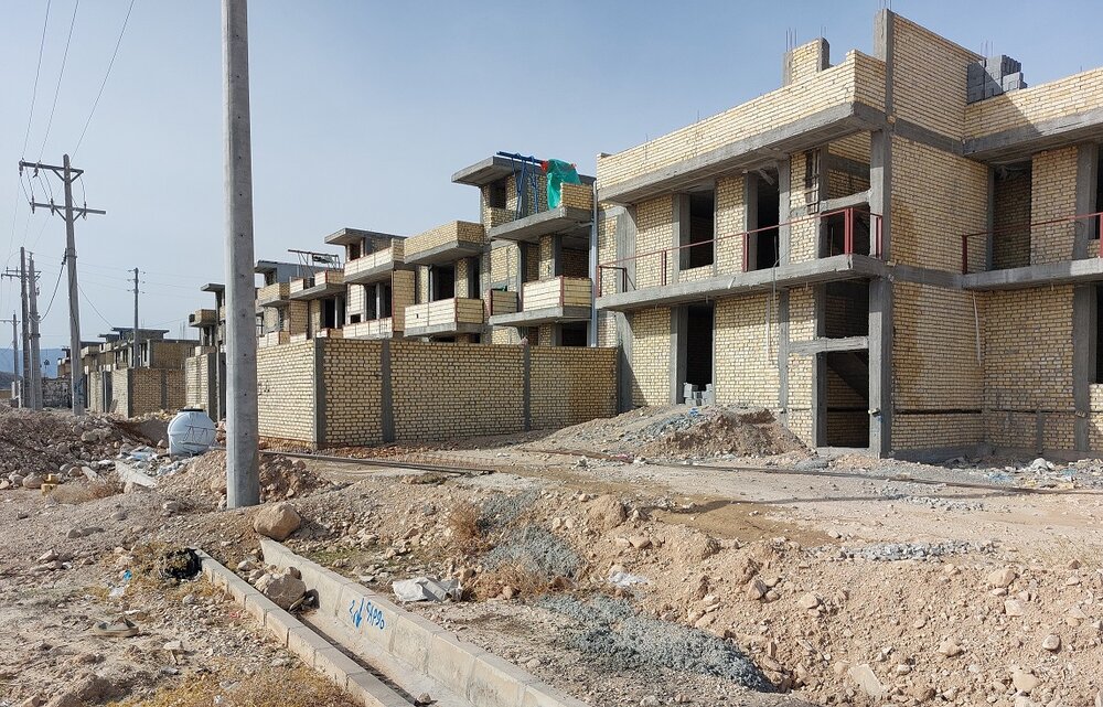 تامین مسکن محرومان را با تمام توان پیگیری میکنیم