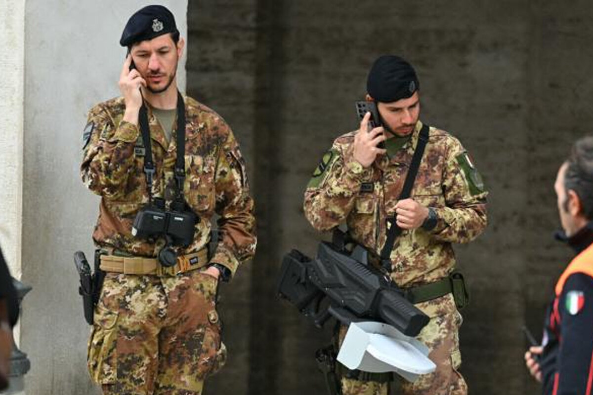 | سلاح عجیب در مراسم تشییع پاپ فرانسیس