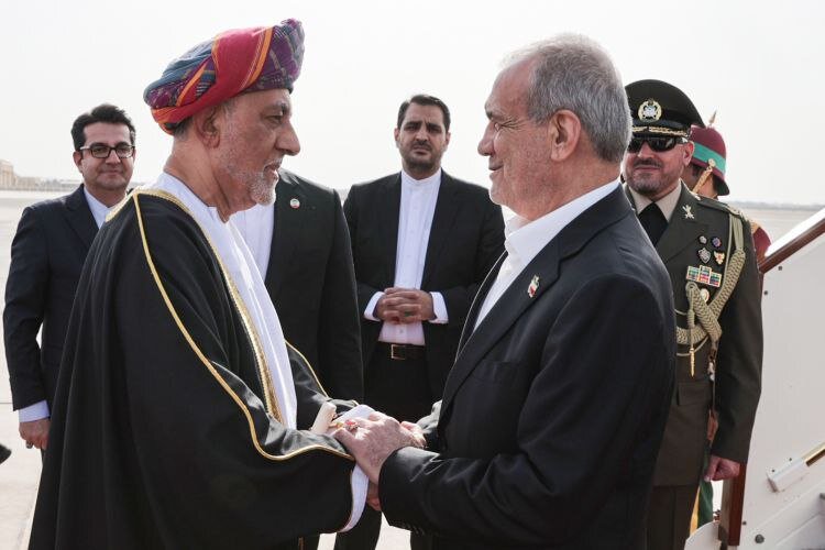 | مراسم استقبال رسمی سلطان عمان از رییسجمهور ایران