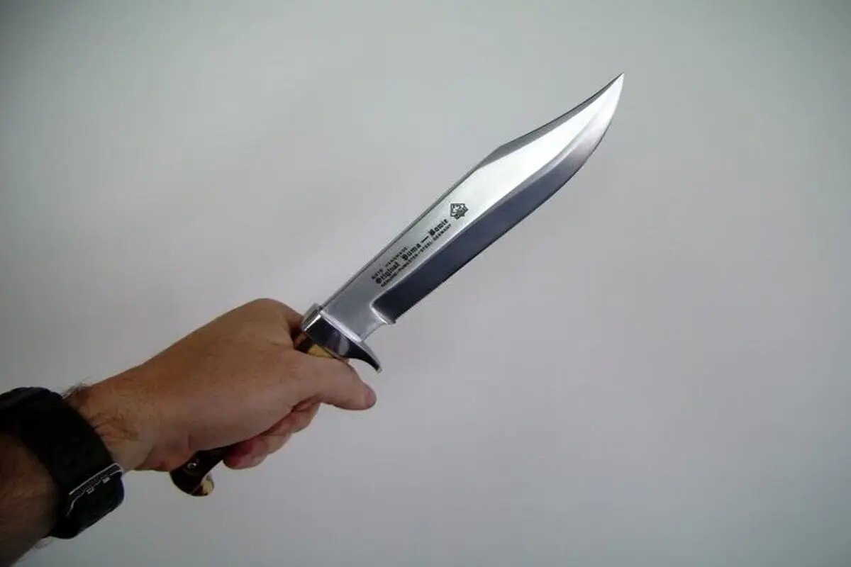 | حمله وحشیانه اراذل قمهبهدست به یک شهروند در ملارد / درگیری خونین مقابل مجتمع مسکونی
