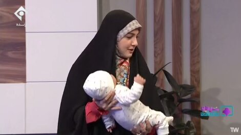 | بچهداری خانم مجری روی آنتن زنده