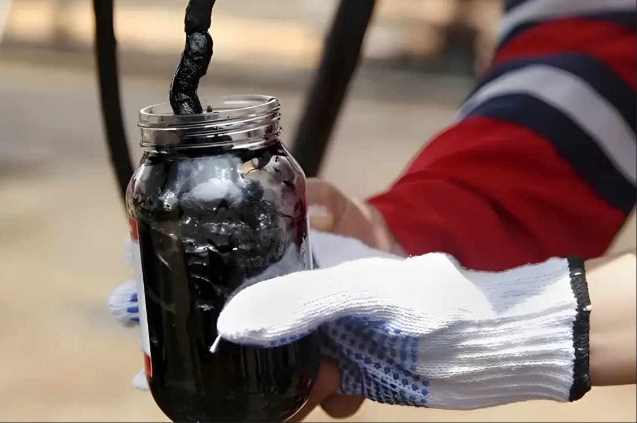 | بوسه وزیر انرژی آمریکا بر نفت ونزوئلا