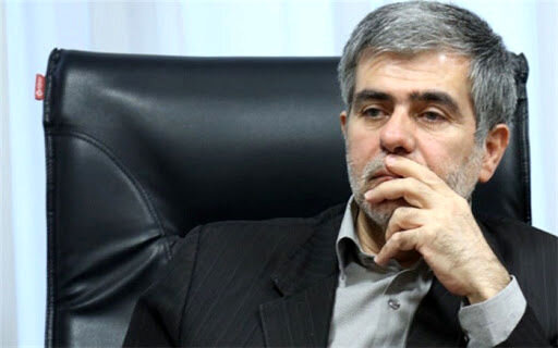 تصاویر | مدارک و مدالهای شهید فریدون عباسی که در بقایای محل ترور او به بیرون پرتاب شد
