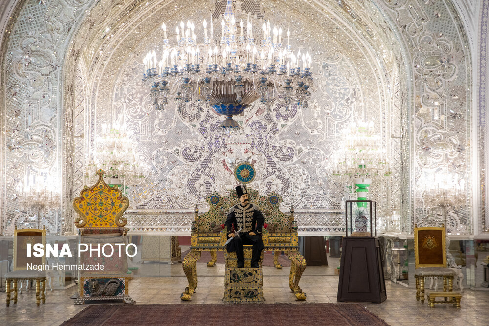ادامه صدرنشینی تخت جمشید و حافظیه، ازدحام در کاخ گلستان و یک درخواست