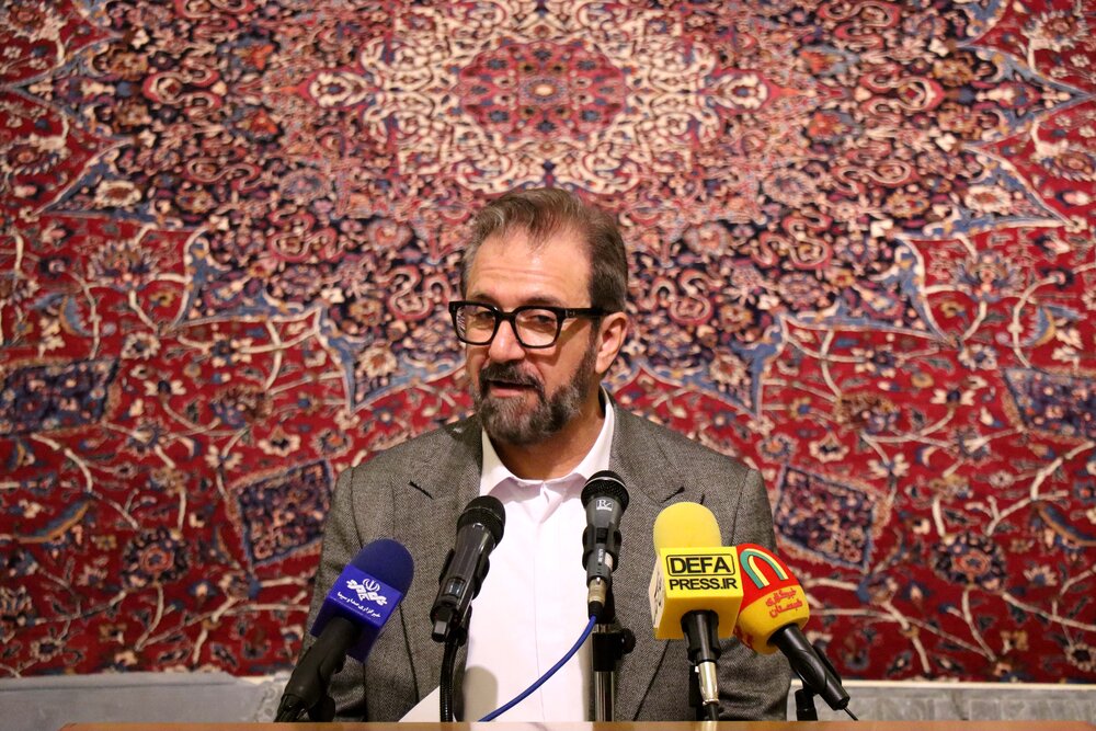 نمایش ۱۶ نقشۀ کهن «خلیج فارس» و قرآن منسوب به امام رضا (ع)