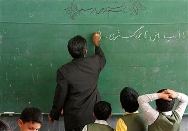 برخورد با دانشآموزان خاطی در صورت هتک حرمت معلمان