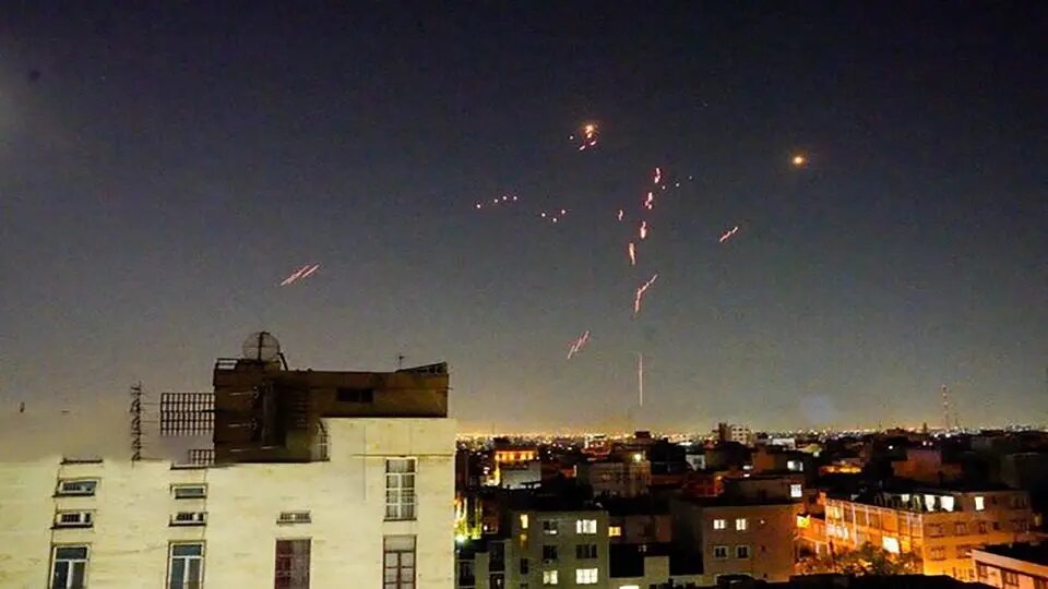 «بیچاره کن» به کمانگیران پدافند ایران تقدیم شد