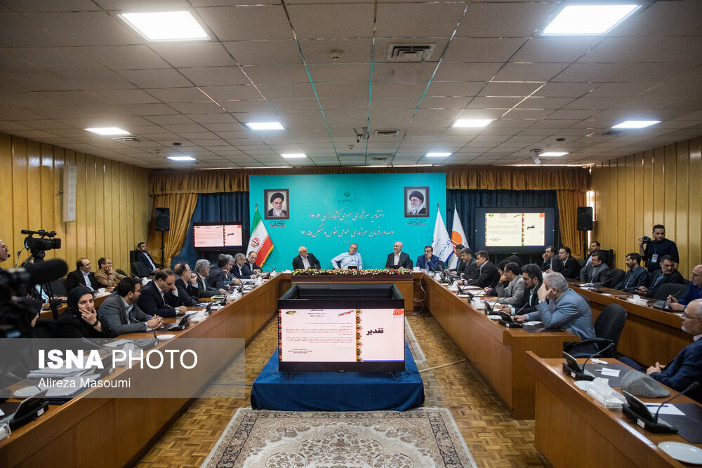 انتقاد روزنامه اطلاعات از مصوبه دولت برای افزایش تعرفه گمرکی: جوان ایرانی نباید خودرو و موبایل و لپتاپ خوب داشته باشد؟