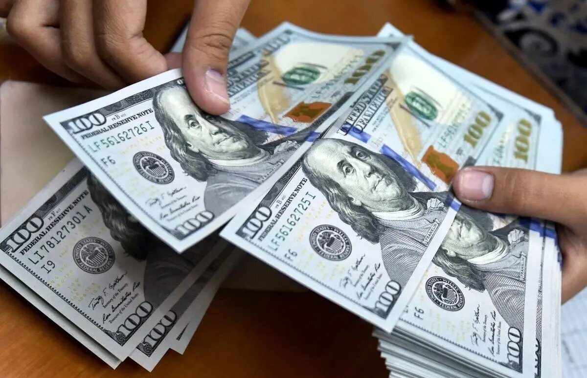 گزارش میدانی «» از قیمت دلار/ آخرین وضعیت نرخ بازار به روایت معاملهگران کف خیابان شدند