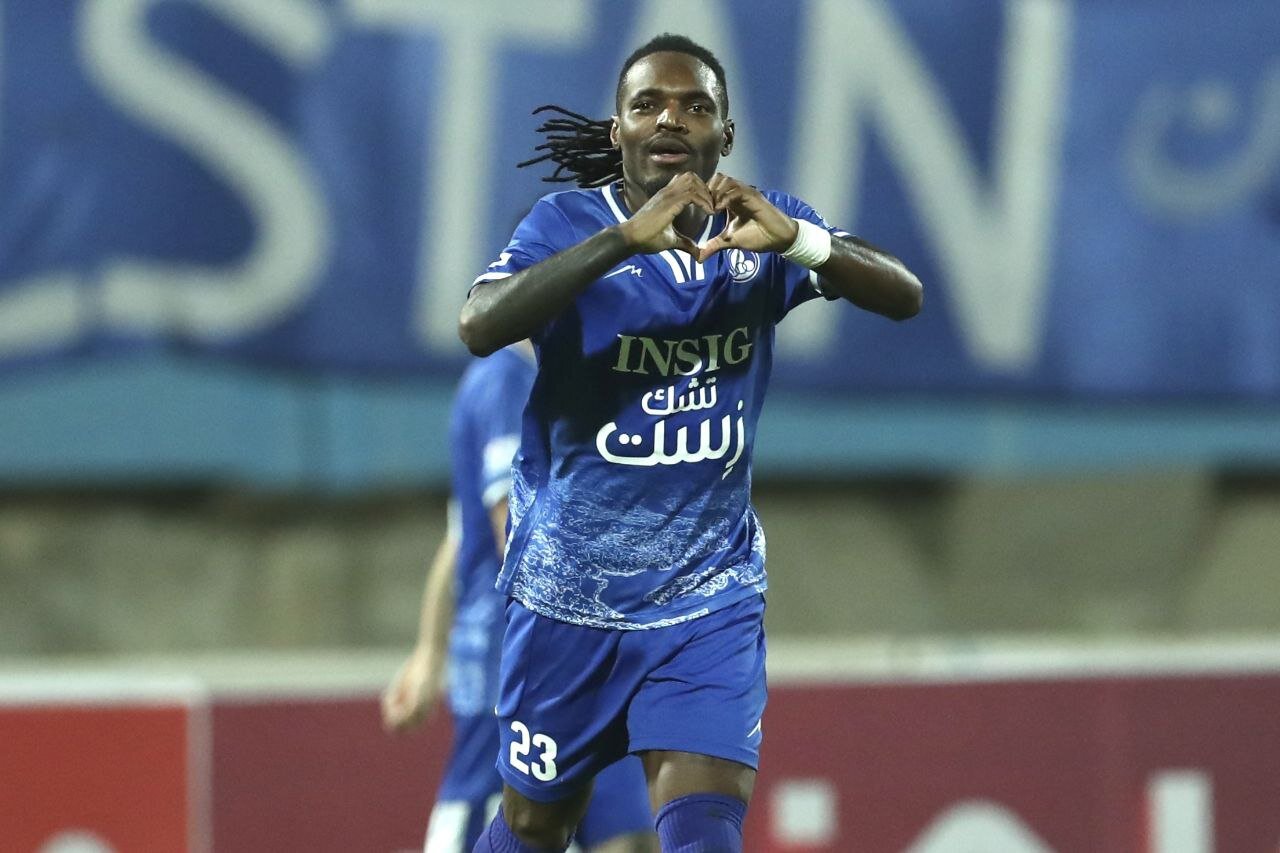 ستاره استقلال: از پیشنهاد پرسپولیس استقبال میکنم!
