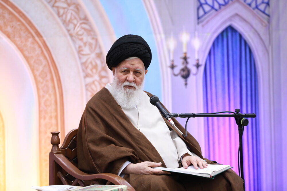 آقای علم الهدی! مگر در این سه سال، پیامبر جدیدی آمده است؟