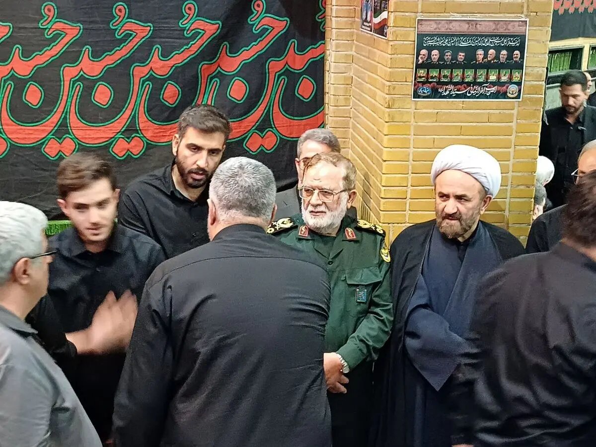 تصاویری از مراسم گرامیداشت فرماندهان شهید قرارگاه مرکزی خاتمالانبیاء / عارف و وزیر بهداشت هم بودند