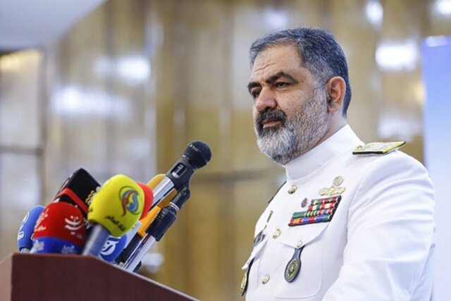 حضور فرمانده نیروی دریایی ارتش در دیدار با خانواده شهید اهل سنت/ همه اقوام و ادیان در برابر متجاوز، محکم خواهند ایستاد