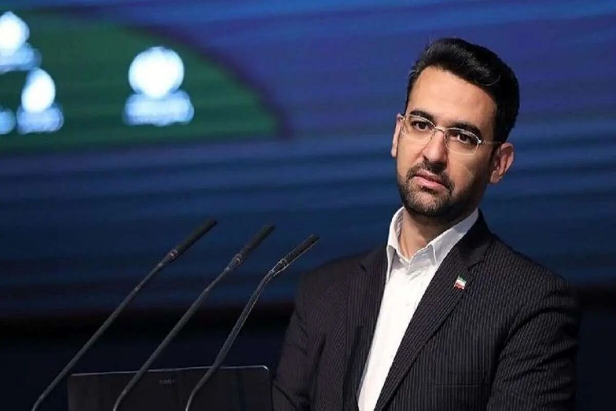 آذریجهرمی: همه چیز دلاری شده جز حقوق کارگرها و کارمندان/ البته جای نگرانی نیست!