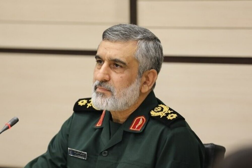 ناگفته های مهم شهید حاجی زاده از مخالفت رهبر انقلاب درباره خرید موشک از روسیه/ به خیلی از فرماندهان تشر زدند/ وقتی رهبری میگویند «از میدان» یعنی چه؟