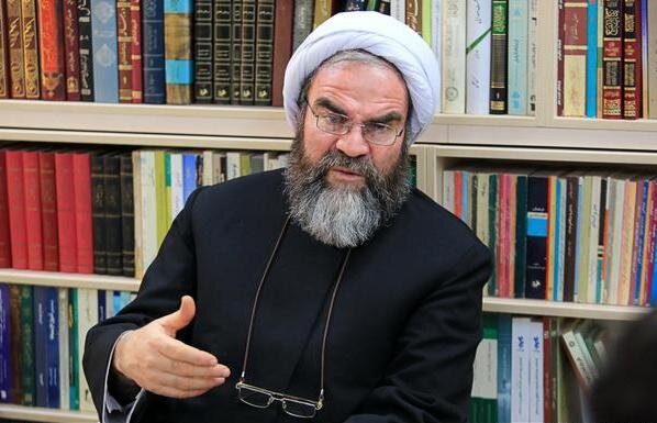 انتقاد استاد حوزه از صداوسیما: «ملی» نیستید، «میلی» و در انحصار جبهه پایداری هستید/ پزشکیان تاکنون با صداوسیما مماشات کرده است