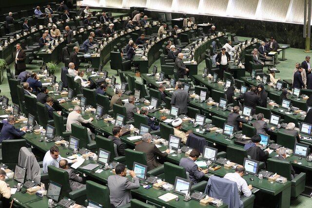 آرینمنش: بدون تجدیدنظر اساسی در سیاست خارجی بهبود اقتصادی ممکن نیست/ میرتاجالدینی: در شرایط تورمی، افزایش چندباره حقوق منطقی است