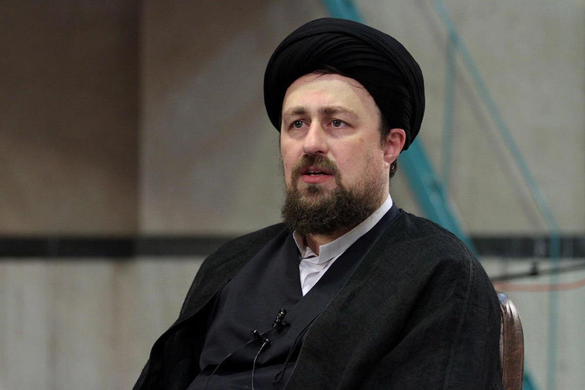 برادران خمینی در یک قاب تصویر در مراسم تشییع امام جمارانی + عکس