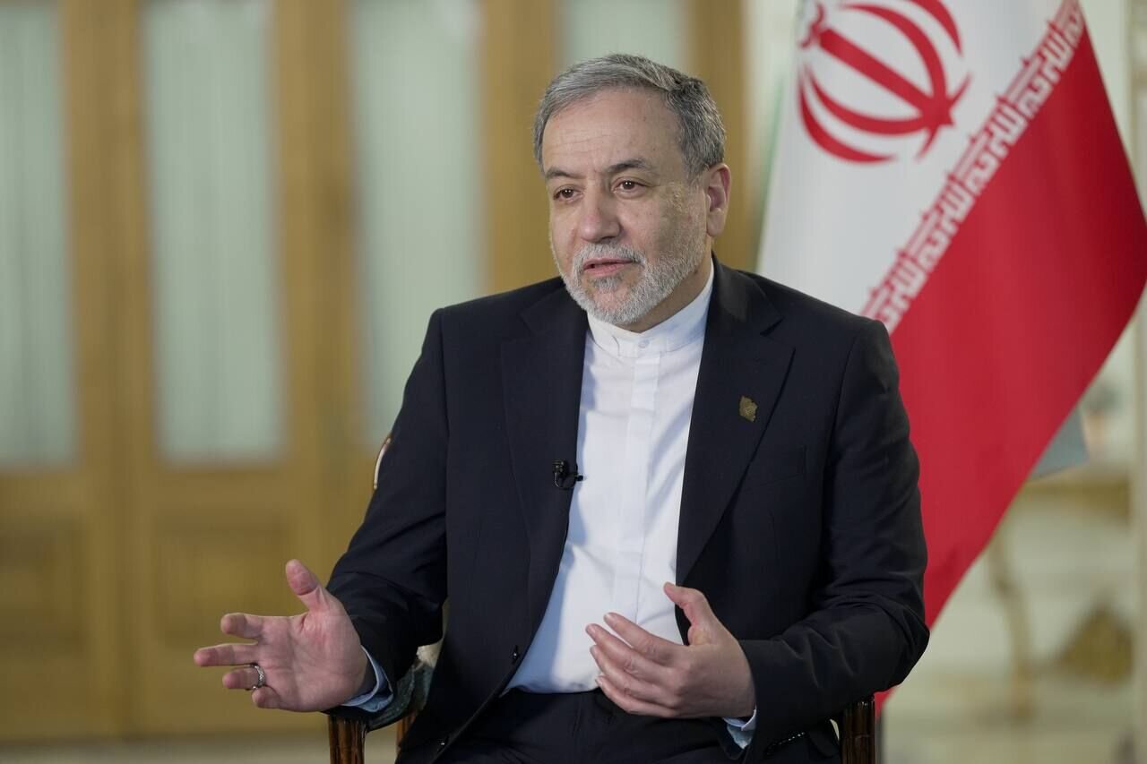 عراقچی: ایران و آذربایجان مصمم به ساخت آیندهای مشترک، امن و استوار بر احترام متقابل هستند