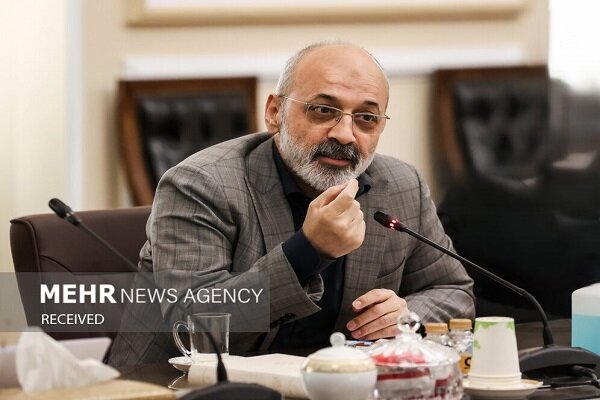 ضریب مالیاتی شرکتهای دولتی با بخش خصوصی باید همسان شود