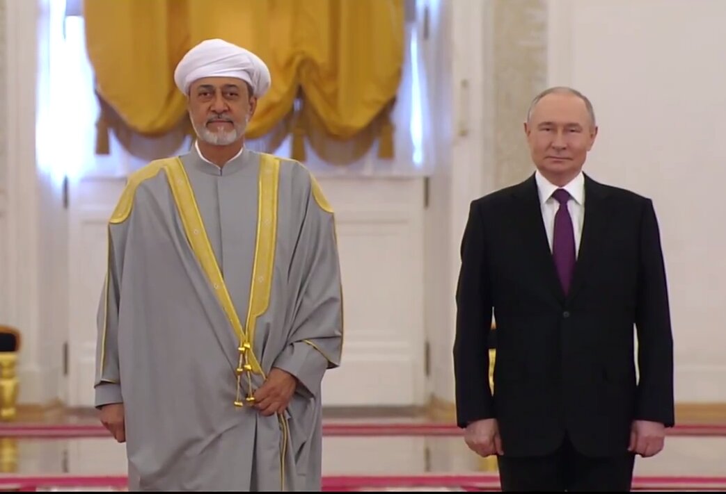حضور سلطان عمان در کاخ کرملین + ویدئو | تصاویر استقبال پوتین از سلطان هیثم بن طارق