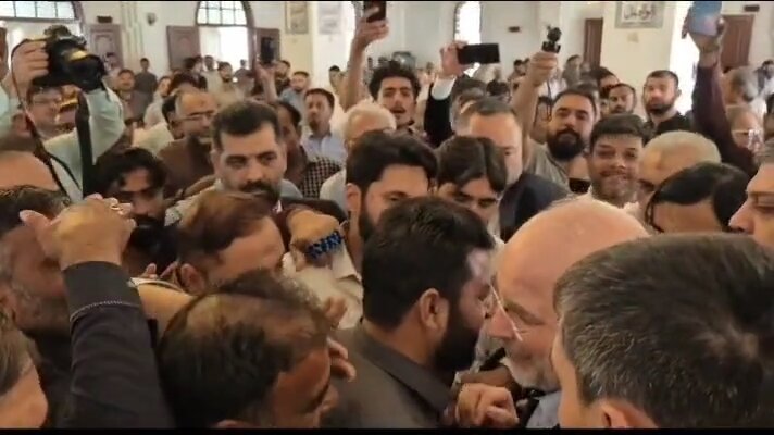 استقبال عجیب مردم پاکستان از قالیباف! + ویدئو