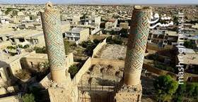 تصویری از منارههای نظامیه ابرکوه، یادگاری از دوره ایلخانیان