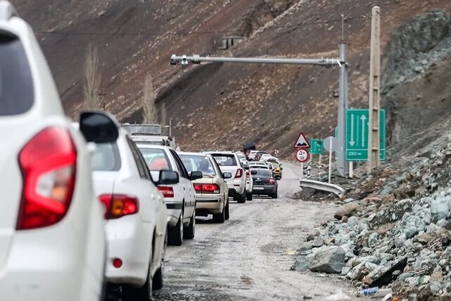 ترافیک سنگین در آزادراههای کرج - قزوین - تهران/ بارش برف و باران در ۸ استان کشور