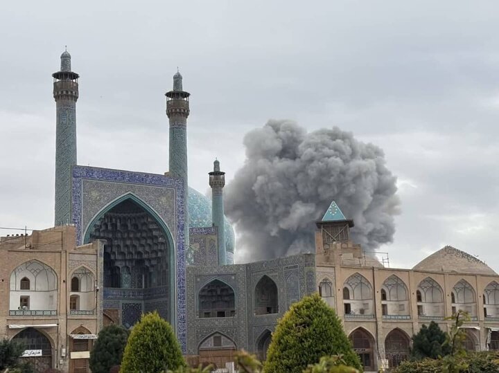 ارسال مستندات آسیب به مسجد جامع عباسی به یونسکو | کاشی های مسجد جامع ریخت