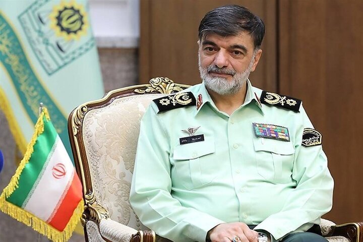 | سردار رادان: در جریان درگیری با بالگردهای آمریکا اسنادی به دست ما رسیده که مشغول رمزگشایی آن هستیم