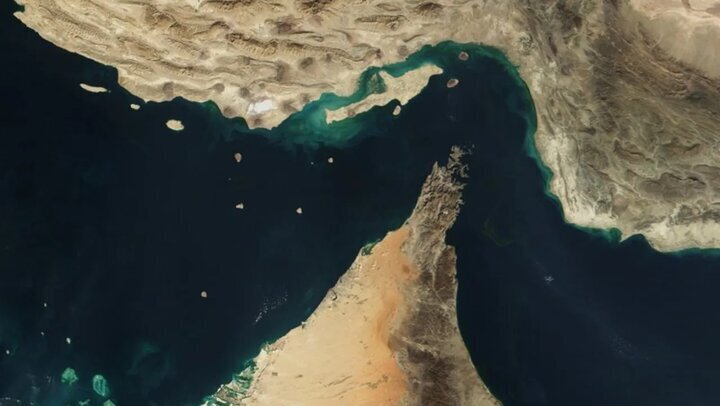 | بازدید چند خبرنگار خارجی از تنگه هرمز