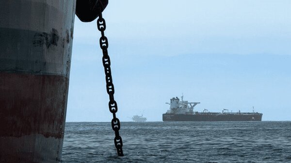 | کارشناس شبکه افق: خیلی راحت میتوانیم با بستن تنگههرمز بازار انرژی را به تلاطم بکشیم